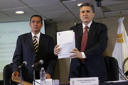 González Pérez, quien estuvo acompañado del Segundo Visitador General de la CNDH, Enrique Guadarrama López, señaló que en la investigación, la CNDH advirtió violaciones a los derechos humanos de la población de Michoacán, a la seguridad y la paz pública, a la vida, libertad, trato digno, seguridad e integridad personales, libertad sexual, propiedad y acceso a la justicia, así como a derechos sociales como la educación. González Pérez, quien estuvo acompañado del Segundo Visitador General de la CNDH