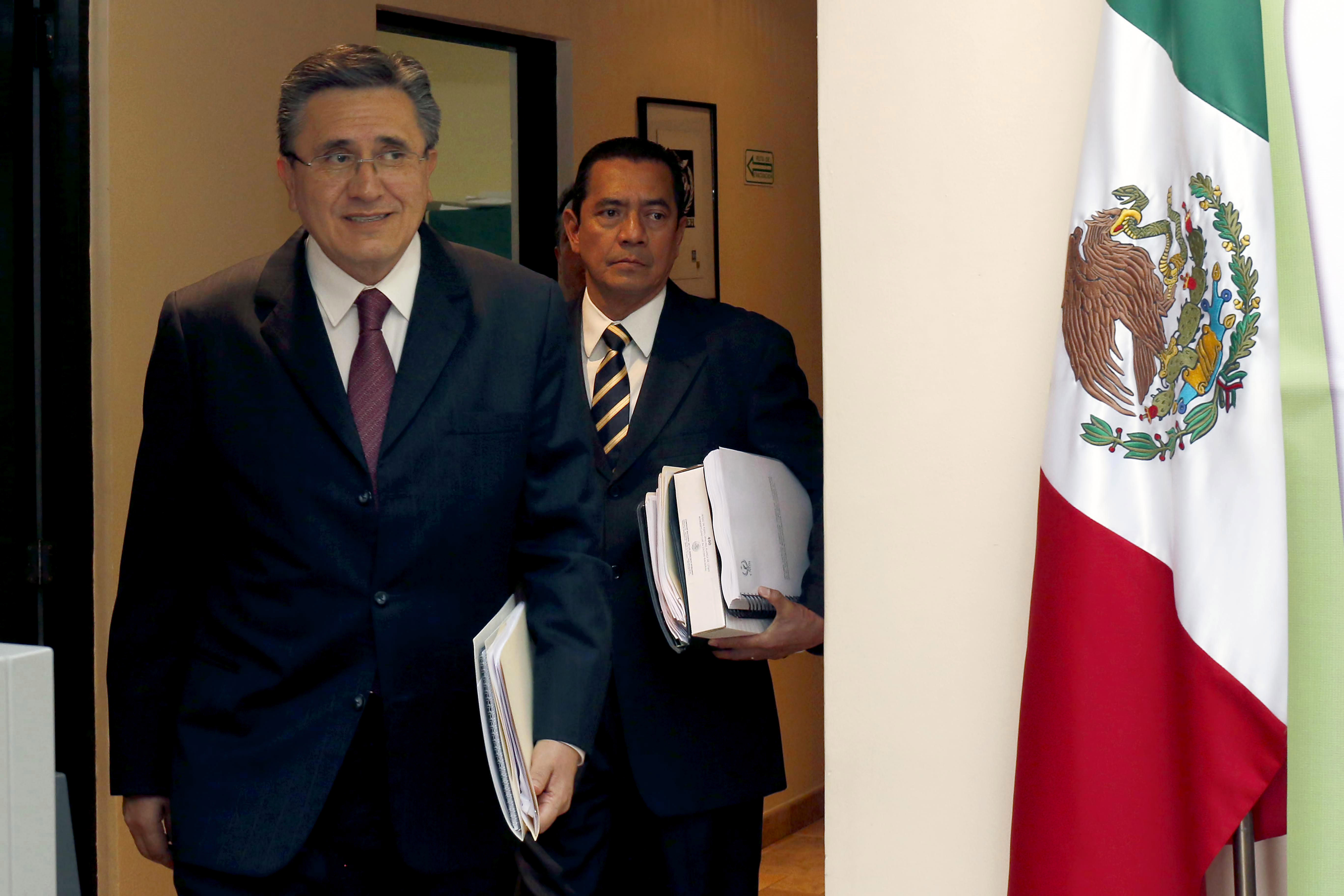 El Ombudsman Nacional dio a conocer las 55 propuestas que están dirigidas a la Procuraduría General de la República (PGR), a la Comisión Nacional de Seguridad (CNS), al gobierno del estado, al Congreso de la entidad y a los Ayuntamientos de Michoacán, y a la Comisión Ejecutiva de Atención a Víctimas (CEAV). El Ombudsman Nacional dio a conocer las 55 propuestas que están dirigidas a la Procuraduría General de la República (PGR)