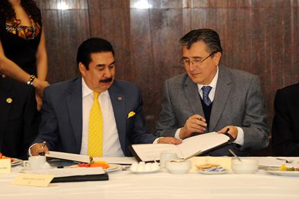 Durante la firma del Convenio, el Presidente de la CNDH