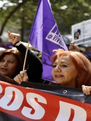 La Presidenta de la CNDH, María del Rosario Piedra Ibarra se unió a  la marcha para conmemorar el día internacional de la mujer