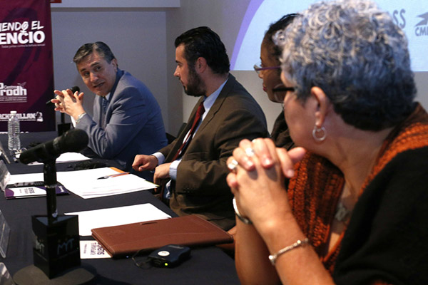 González Pérez estuvo acompañado de Tracy Robinson, Comisionada Relatora sobre los Derechos de las Mujeres, de la Comisión Interamericana de Derechos Humanos; Roxana Arroyo Vargas, Docente del Centro de Relaciones Internacionales de Altos Estudios Nacionales, del Ecuador; y Alejandra Negrete Morayta, Comisionada Nacional para Prevenir y Erradicar la Violencia Contra las Mujeres. González Pérez estuvo acompañado de Tracy Robinson, Comisionada Relatora sobre los Derechos de las Mujeres, de la Comisión Interamericana de Derechos Humanos; Roxana Arroyo Vargas, Docente del Centro de Relaciones Internacionales de Altos Estudios Nacionales, del Ecuador; y Alejandra Negrete Morayta, Comisionada Nacional para Prevenir y Erradicar la Violencia Contra las Mujeres.