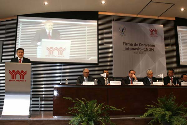 Al hacer uso de la palabra, en la ceremonia de firma de un Convenio General de Colaboración CNDH-INFONAVIT, el Ombudsman nacional, Luis Raúl González Pérez, demandó el fortalecimiento y consolidación de una política integral de vivienda y desarrollo urbano en México, sustentada en los derechos humanos. Al hacer uso de la palabra, en la ceremonia de firma de un Convenio General de Colaboración CNDH-INFONAVIT, el Ombudsman nacional, Luis Raúl González Pérez, demandó el fortalecimiento y consolidación de una política integral de vivienda y desarrollo urbano en México, sustentada en los derechos humanos.