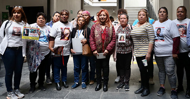 04 de diciembre 2019   Rosario Piedra Ibarra escuchó a familiares de personas desaparecidas provenientes de diversas entidades, a quienes expresó su solidaridad y apoyo  