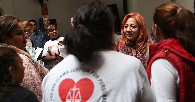 04 de diciembre 2019   Rosario Piedra Ibarra escuchó a familiares de personas desaparecidas provenientes de diversas entidades, a quienes expresó su solidaridad y apoyo  