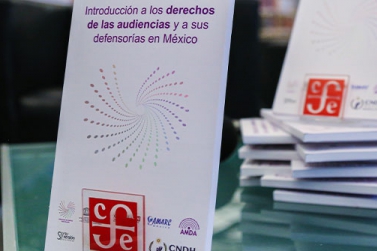 La presidenta de la CNDH, Rosario Piedra Ibarra, participó en la presentación del libro introducción a los derechos de las audiencias y a sus defensorías en México