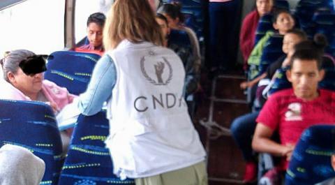 CNDH Emite medidas cautelares para proteger a personas migrantes hacinadas en autobuses y oficinas del INM en Tabasco 