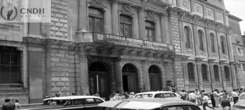 Entra en vigor la Ley Orgánica de Instrucción Pública y se crea la Escuela Nacional Preparatoria