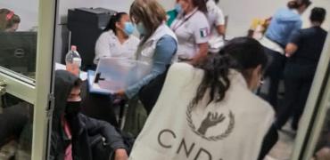 CNDH Emite medidas cautelares para proteger a personas migrantes hacinadas en autobuses y oficinas del INM en Tabasco 