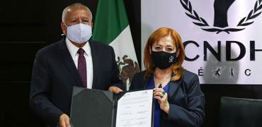 CNDH e INM establecen convenio de colaboración en materia de derechos humanos, en favor de personas migrantes