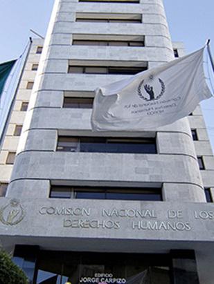 La Federación Mexicana de Organismos Públicos de Derechos Humanos (FMOPDH) hace un llamado a las autoridades para garantizar la integridad de las personas periodistas y el derecho a la Libertad de Expresión