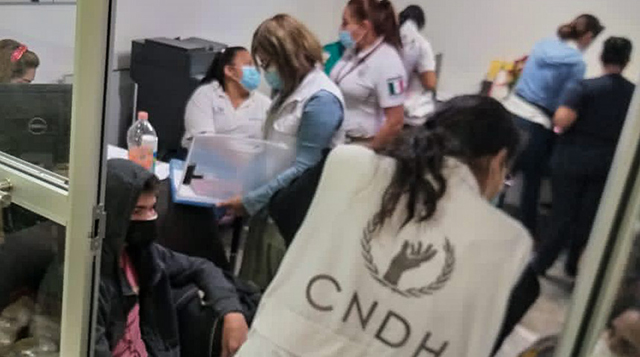 CNDH Emite medidas cautelares para proteger a personas migrantes hacinadas en autobuses y oficinas del INM en Tabasco 